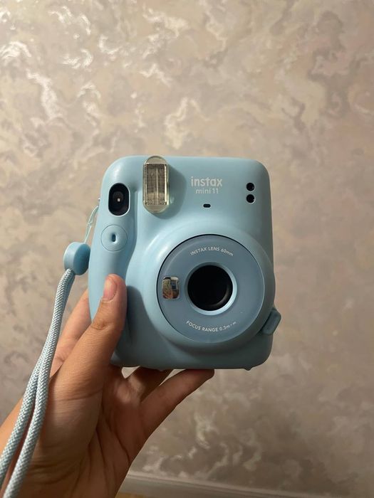 Instax фотоаппарат с чехлом