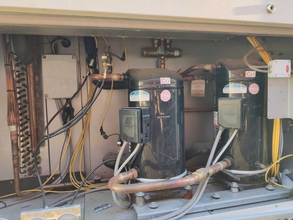 Продавам климатична инсталация