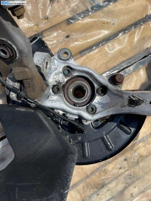 Fuzeta cu Butuc Rulment Stanga Fata Volkswagen Phaeton 2002 - 2016 Cod 4E0257M