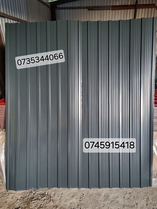 Tablă cutată metalică, rezistentă și durabilă.