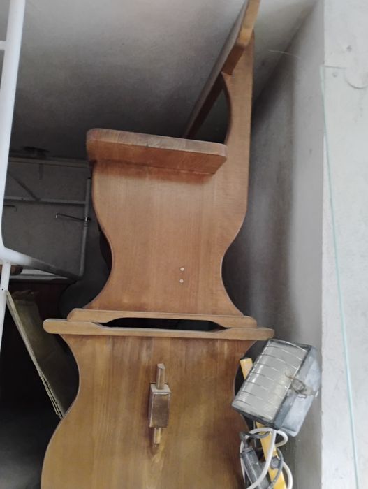 Дървени маси и пейки