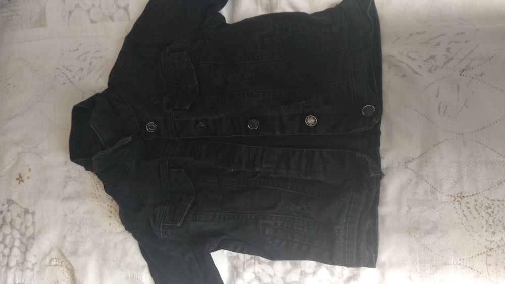 Дънкено яке накъсано