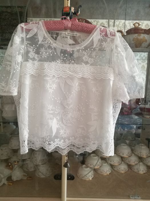 Продаётся  белой  блузка , 48 46размер