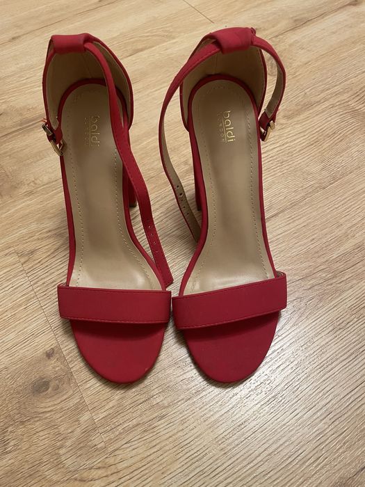 Шикарные босоножки