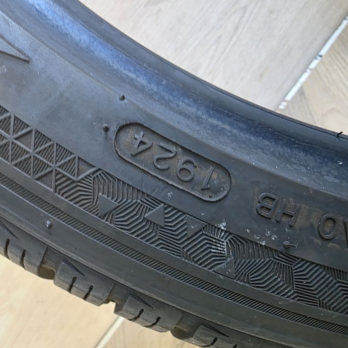 Hankook Ion I*cept 215 45 20 Зимни