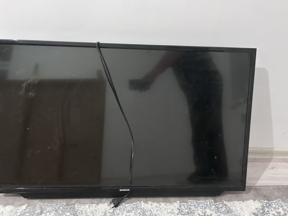 Телевизор почти новый