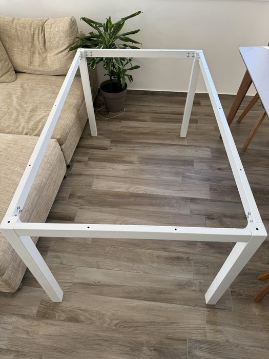 Стъклена трапезна маса