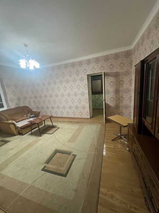 На: Госпитальный рынок Мирабадский район Ор.р: прям над Халк банк