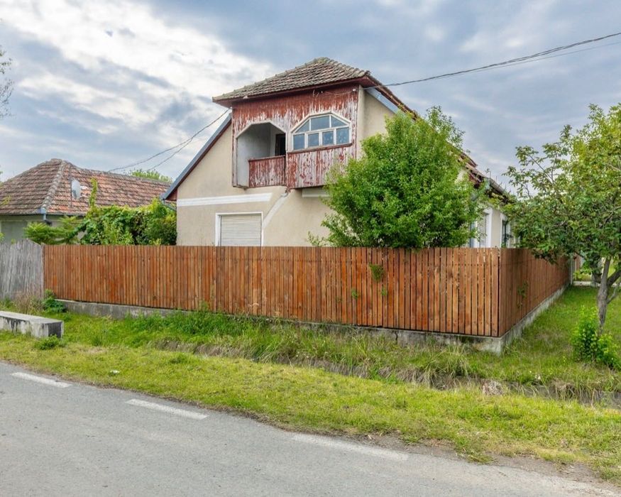 Casa spațioasă de vânzare Pâncota