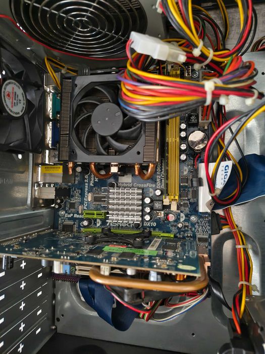 Kit AMD – Placă de bază ASRock A780LM‑S + Athlon II X4 + 4GB DDR2. Shield și cooler incluse. Testat. Impecabil!