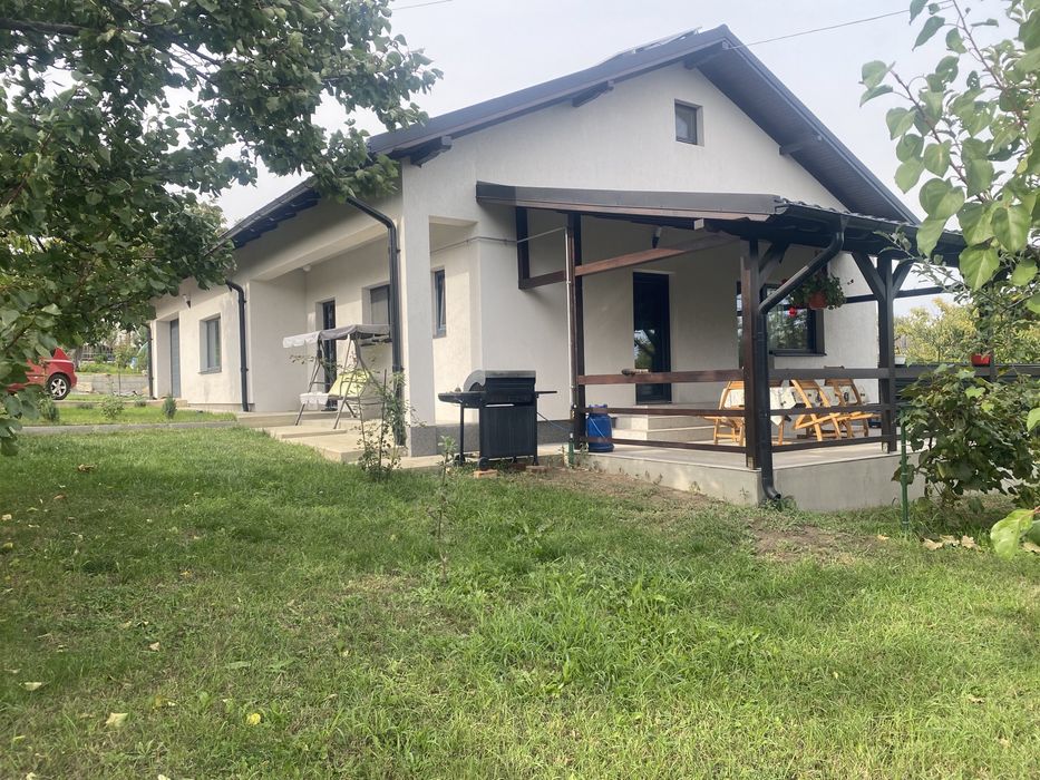 Vand / Schimb casa in Manastirea Doamnei