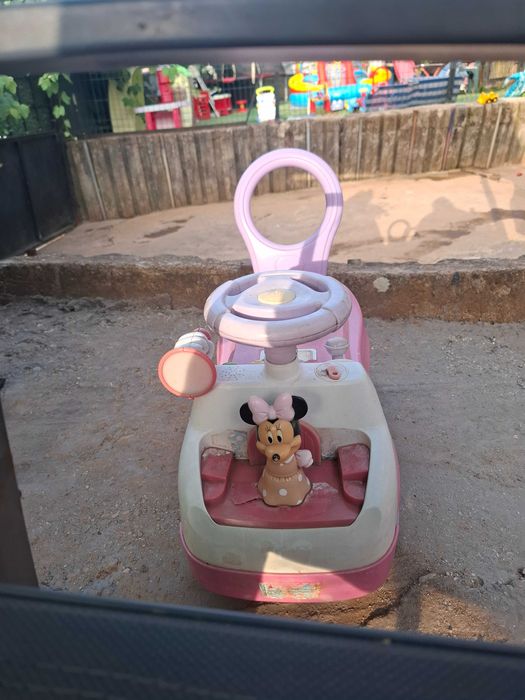 Детска бутаща с крачета количка