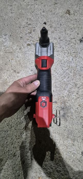 Pistol pop nituri Milwaukee M12 BPRT