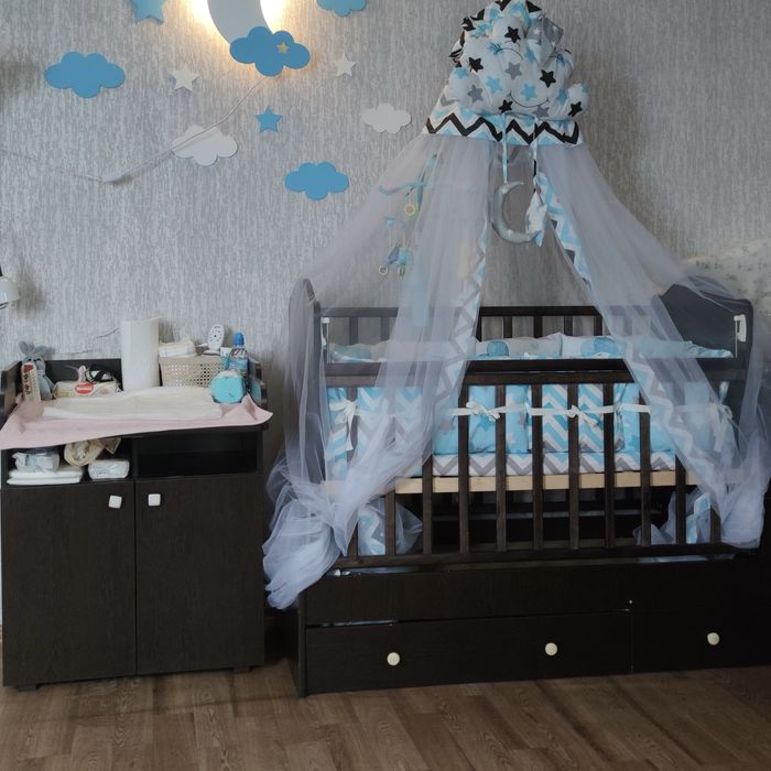 Продам детскую кроватку и пеленальный стол