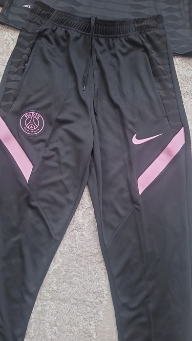 Compleu psg cu eticheta