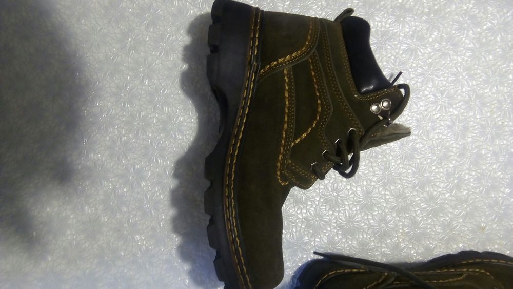 Продам зимние ботинки