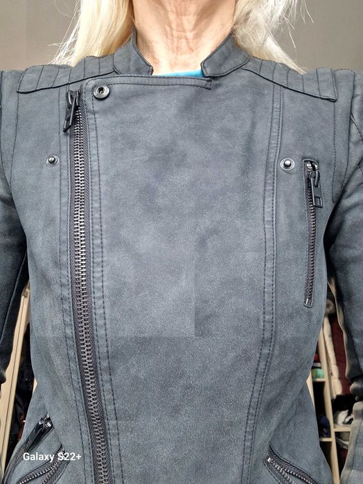 Продавам сако от изкуствена кожа