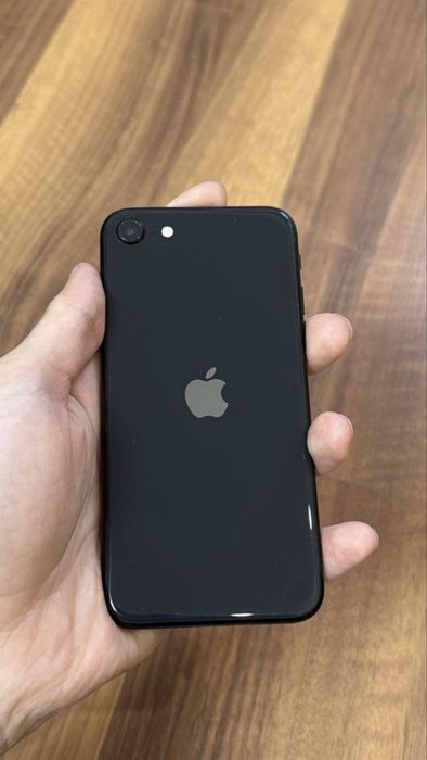iPhone SE 128GB памяти