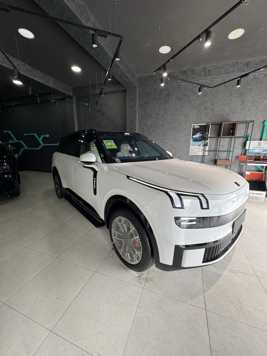 Lynk Co 900 full version