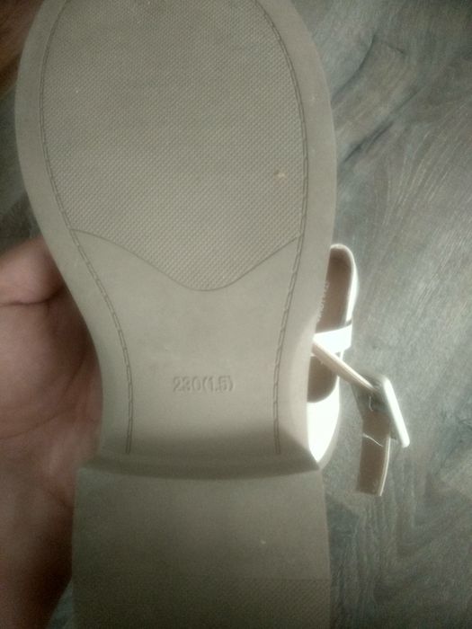 Ботинка для девушек 36.раз новый не подашли