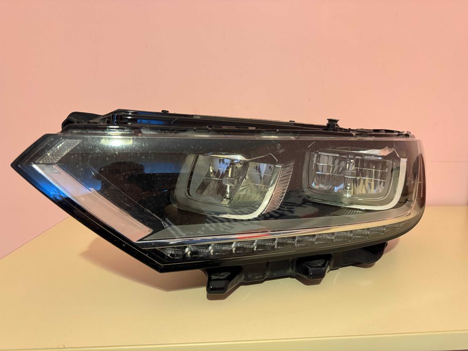 Оригинален ляв фар за VW Passat B8 (3G1941773A).