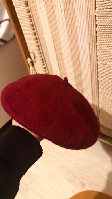2 berete noi din lână muștar și burgundy