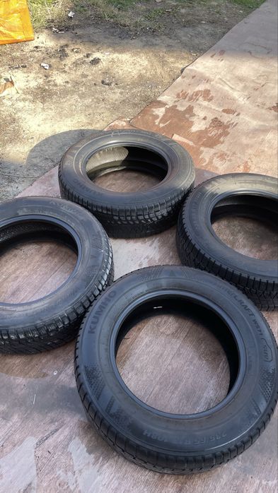 Продам зимние автошина  235/65/R17