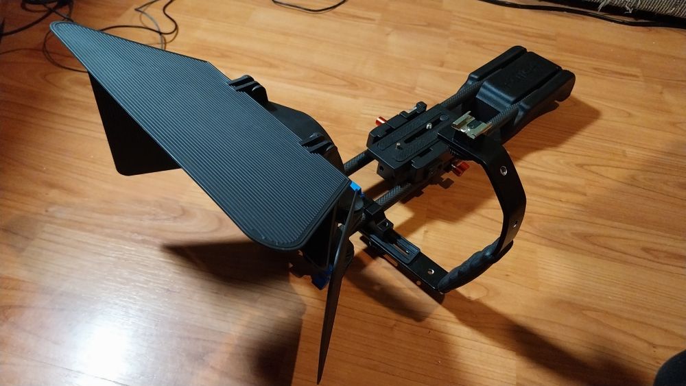 Rig camera foto video cu matte box