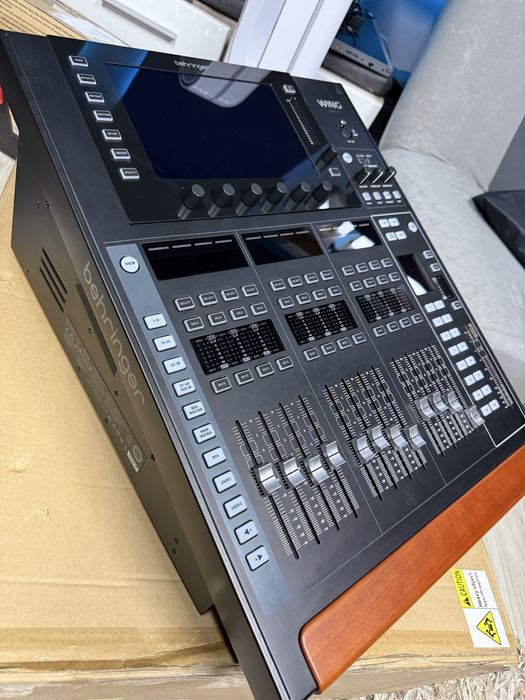 Behringer wing compact -2 ani garantie