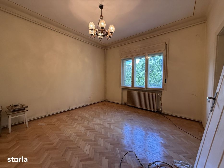Apartament 3 camere, 72mp, etaj 1, 400m teren, garaj propriu- Complex