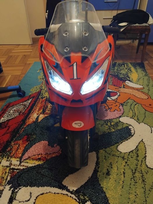 Акомулаторен мотор за деца