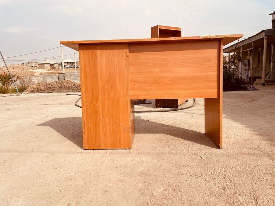 Шкафтар жанеде стол срочно сатылады