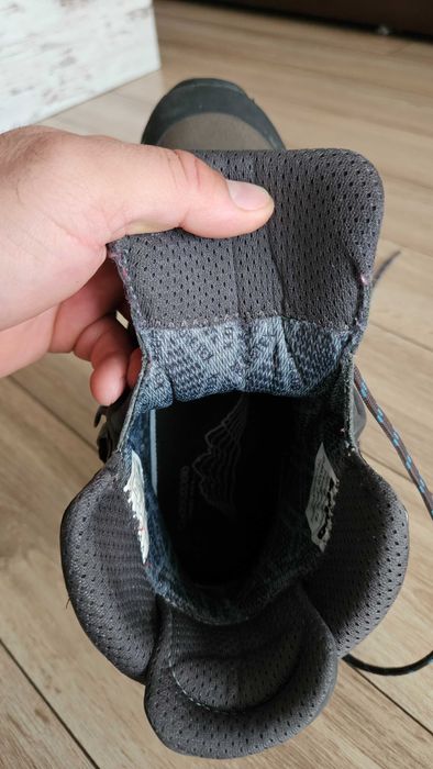 Продавам дамски обувки LOWA MAURIA GTX ws за планина , трекинг , лов .