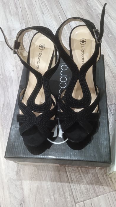 Продам босоножки дёшево