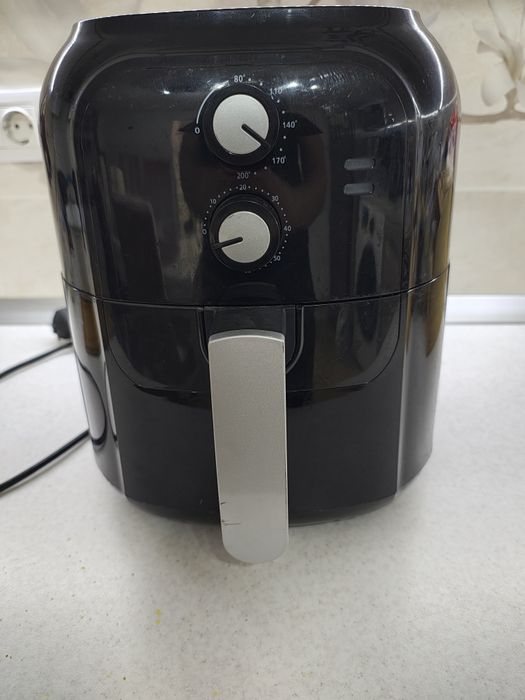 Air Fryer folosit puțin
