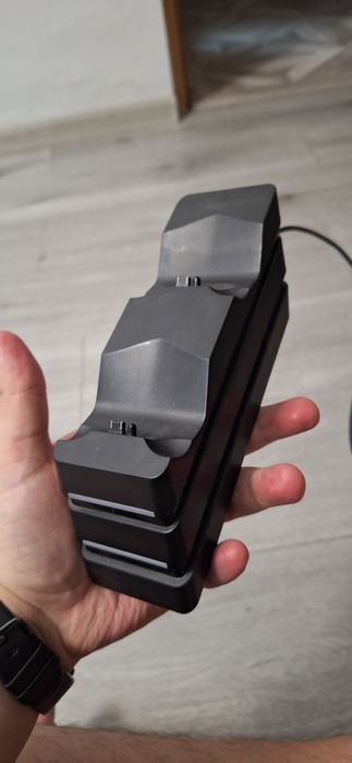 Ps4 cu 2 controlere si incarcator, +23 de jocuri