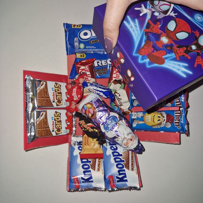 Cutie cadou Spider-Man cu mix de dulciuri