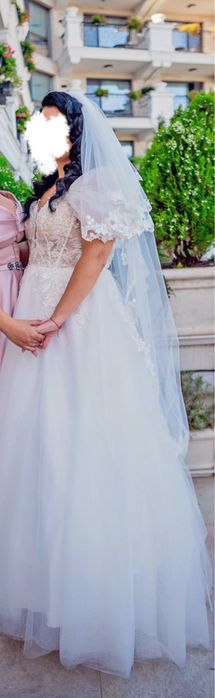 Продавам Сватбена Рокля