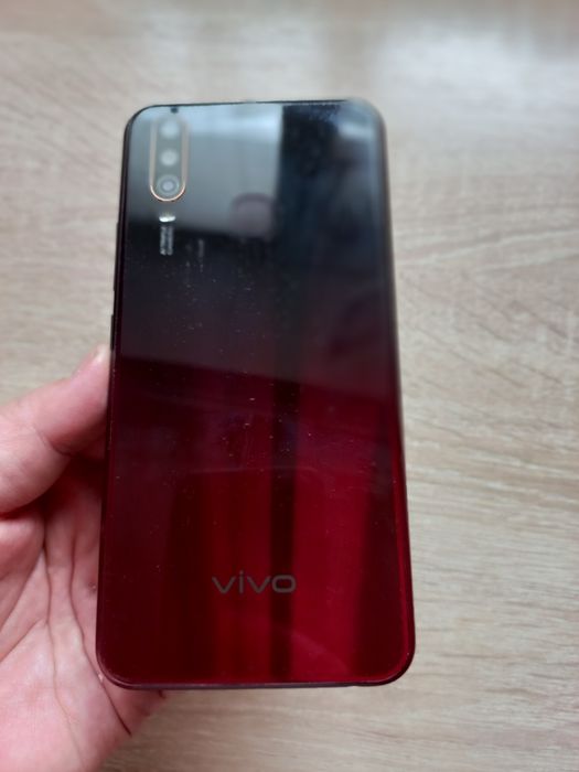 Продается cотовый телефон Vivo Y 12 на 64 Гб на 2 сим карты, с коробко