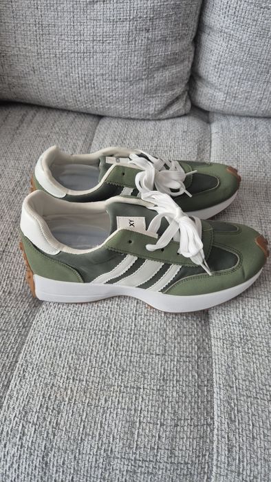 Нови маратонки. Не са обувани.