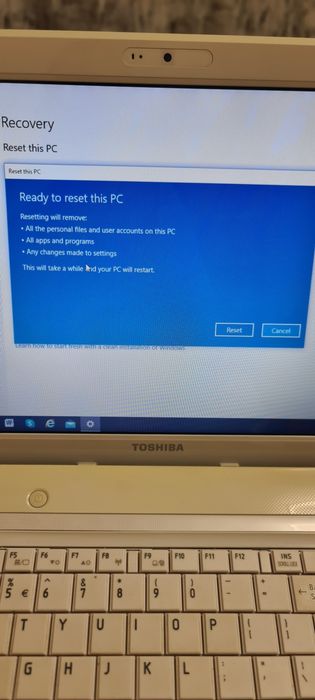 Laptop Toshiba Satellite – Intel Core i5 / Windows 10 / Foarte Intretinut
