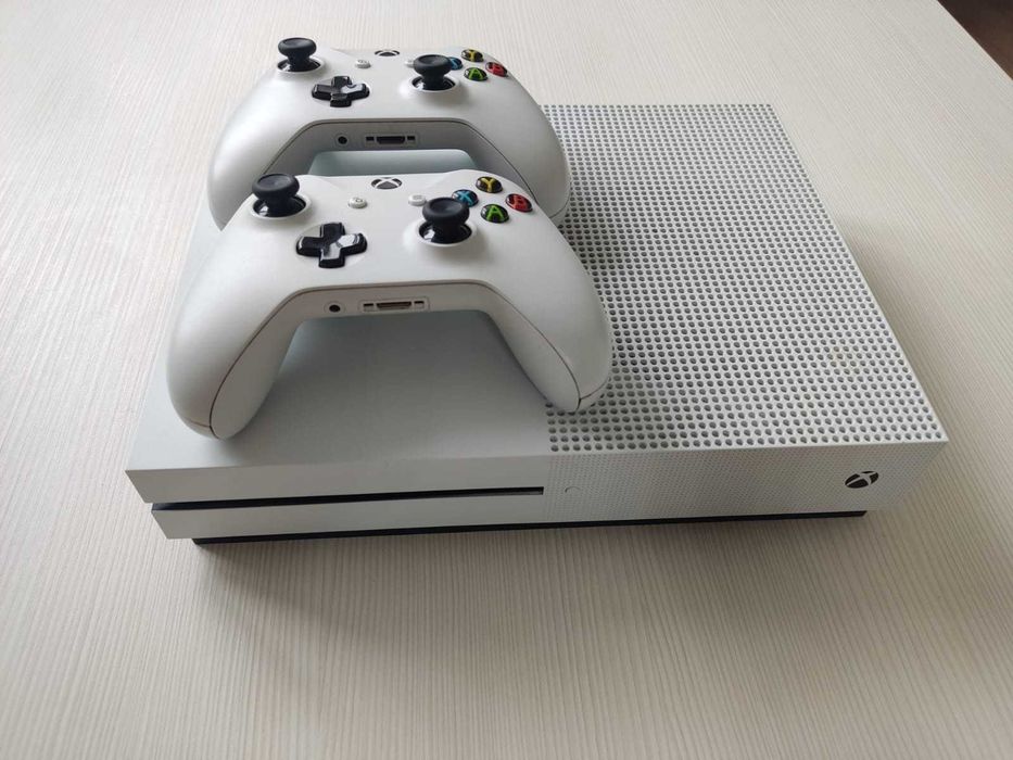 Поодам Xbox one S 1 Tb