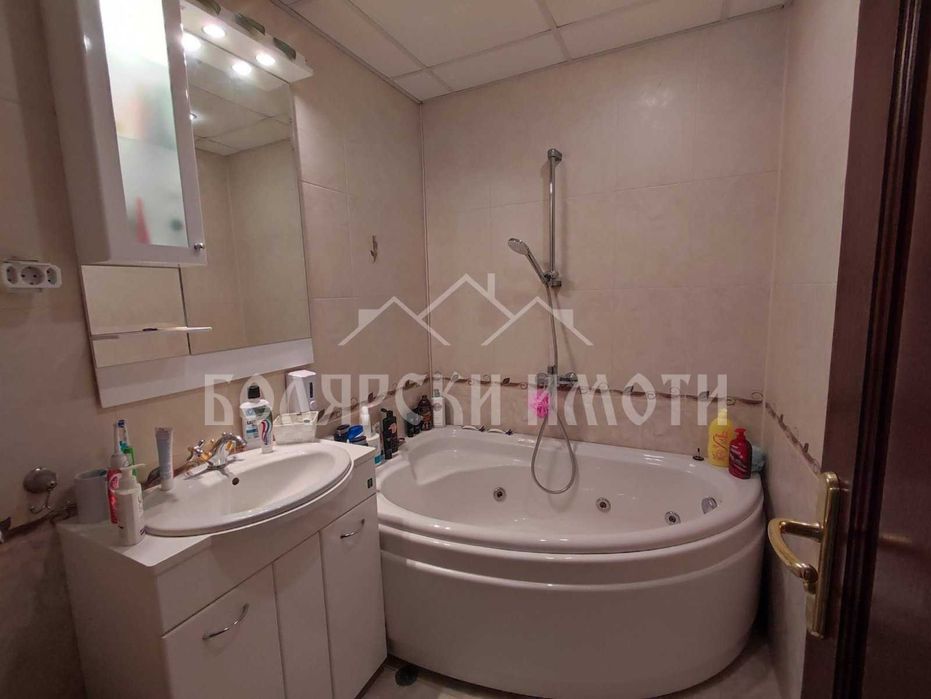 Дава се под наем Тристаен апартамент в Велико Търново, Колю Фичето - 100 кв.м за 382.5 € - Снимка #7