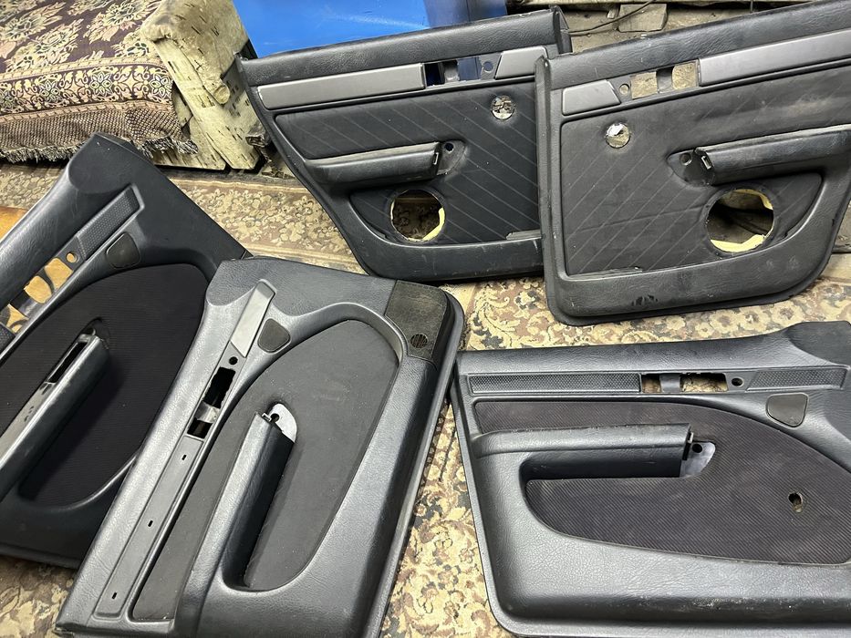 Продам дверные карты на АУДИ 100 с4