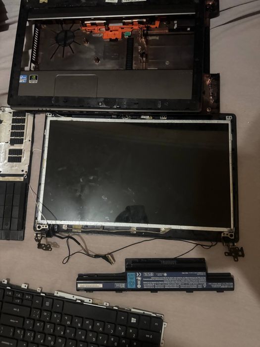 продам на запчасти ноутбук