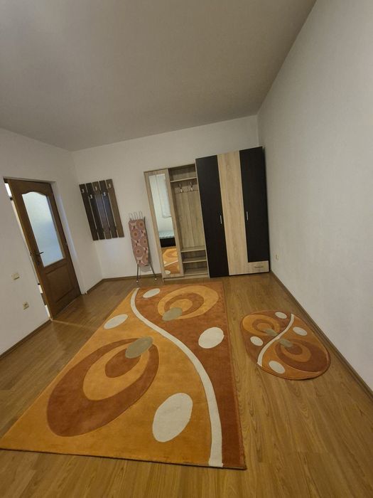Închiriez apartament cu 1 cameră decomandat