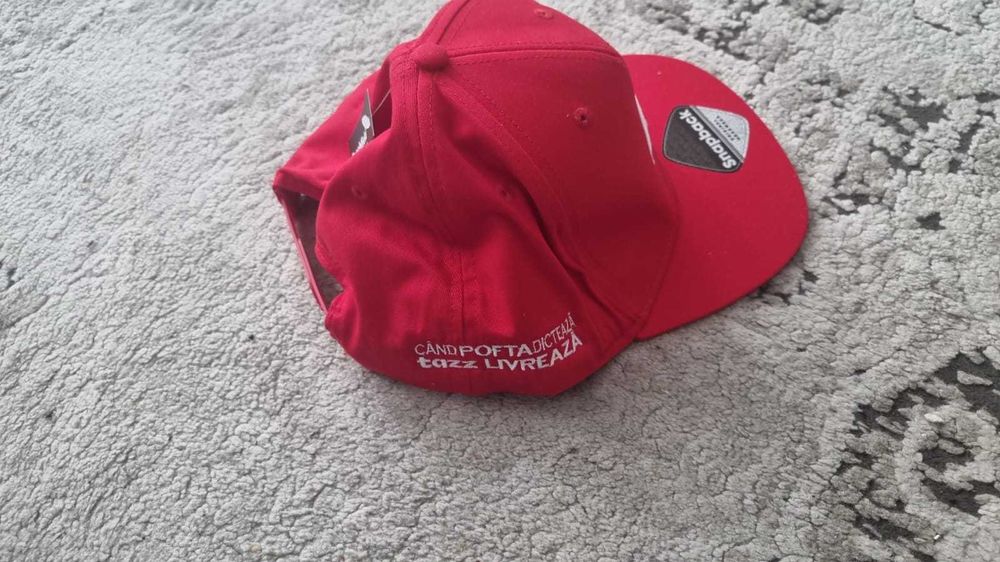 Sapca Tazz rosie, noua