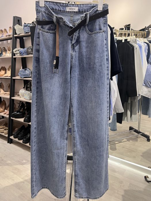 Джинсы новые со скидкой