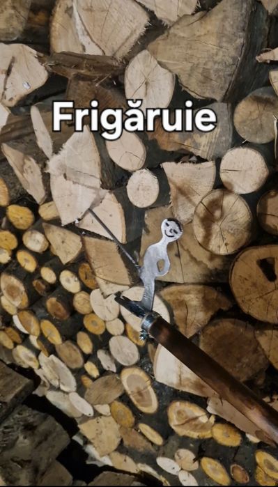 Mese din lemn și produse de artizanat pe comandă