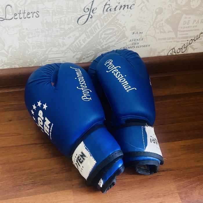 Продам шлем / перчатки 2 шт для бокса